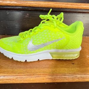 Nike Air Max Sequent 2 Youth size 5.5/Women Size 7